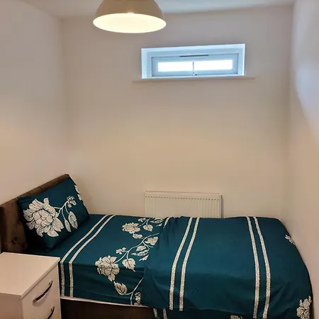 Nhyl Homes * 布雷得佛